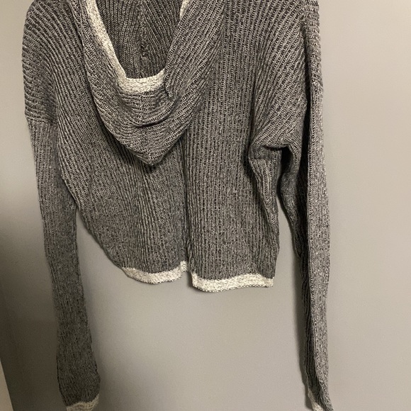 Crop long sleeve sweater WITH hood! - Picture 6 of 6
